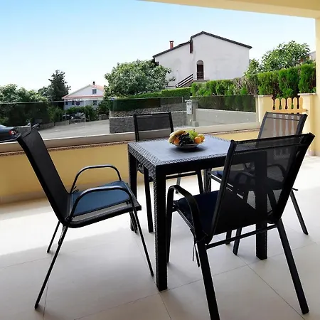 Awesome In Krk With Wifi And 1 Bedrooms *